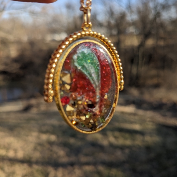 Red Spinner Necklace Sparkly Handmade Resin Jewels Jewelry Unique OOAK Fidget - Picture 12 of 14